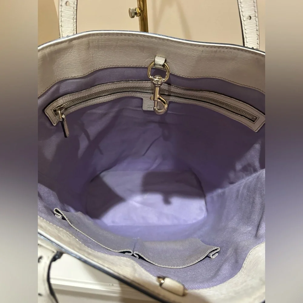 Gucci Flora Infinity Medium Tote Off
White - Picture 11 of 16
